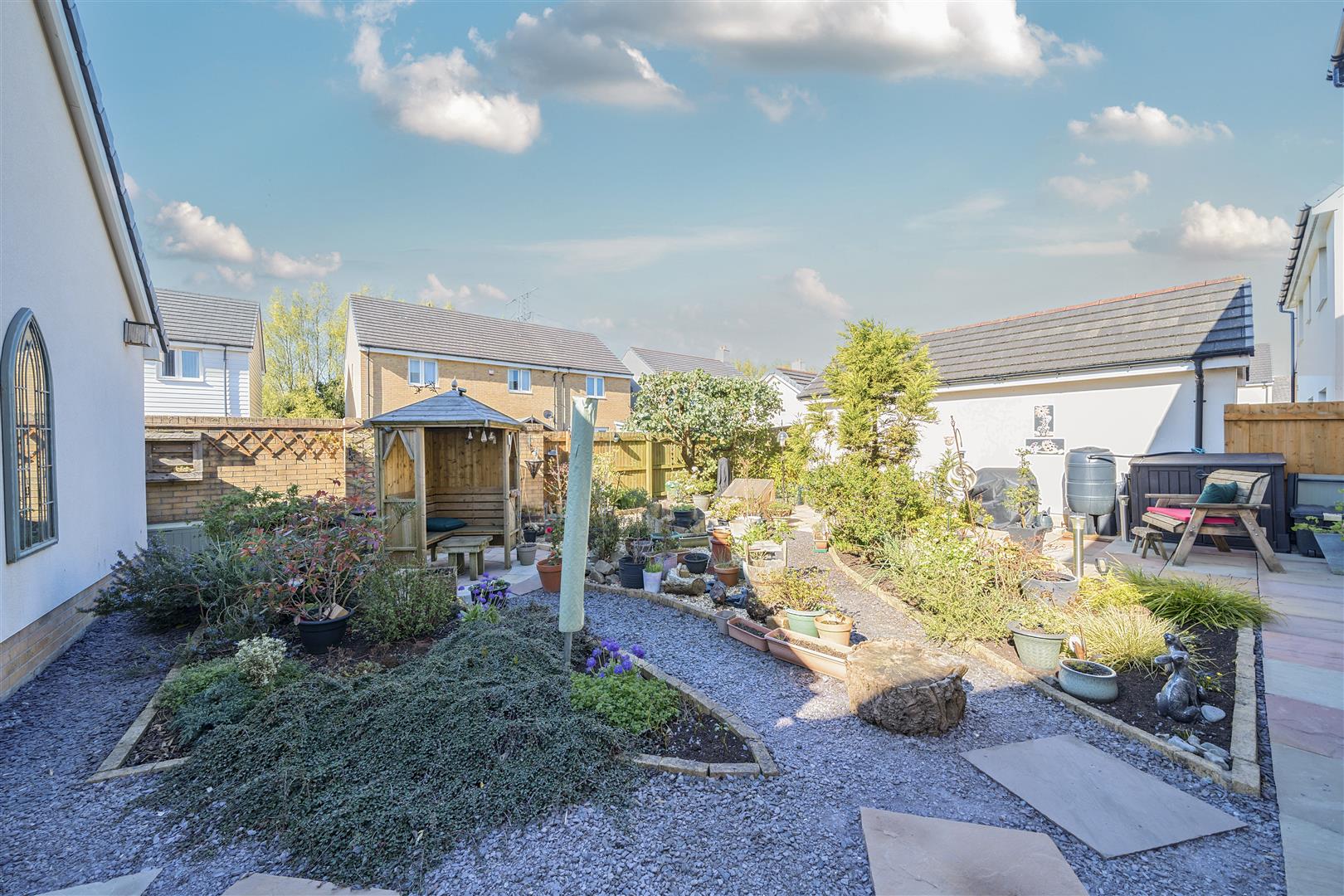 Rhes Brickyard Row, Machynys, SA15 2DZ